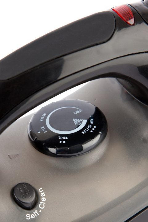 ŻELAZKO DO PRASOWANIA B001